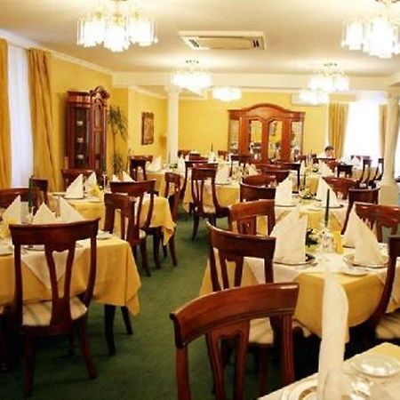 Monte-Nelly Hotel ブカレスト エクステリア 写真