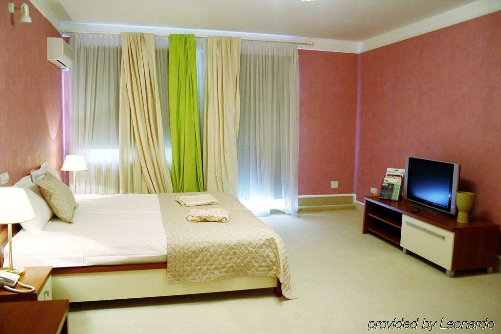 Monte-Nelly Hotel ブカレスト エクステリア 写真